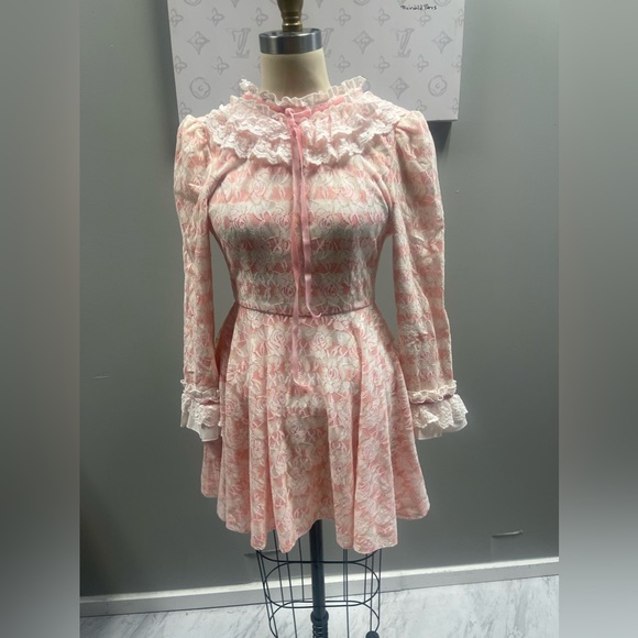 Dream Living - vintage pink Victorian dress - Picture 1 of 3